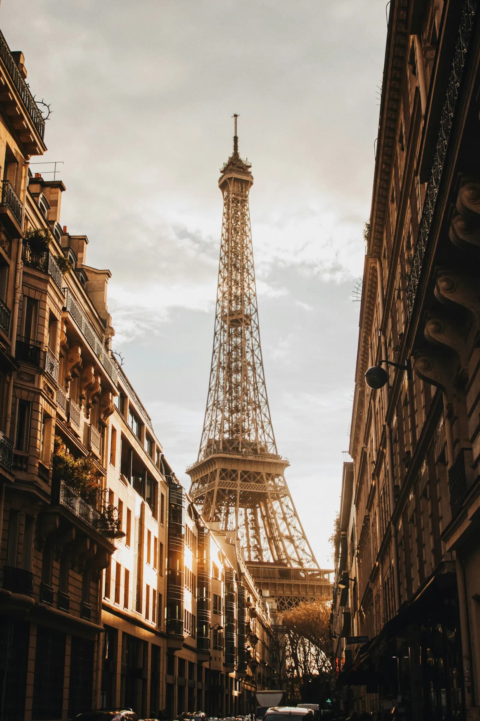 Urban atmosphere in Paris